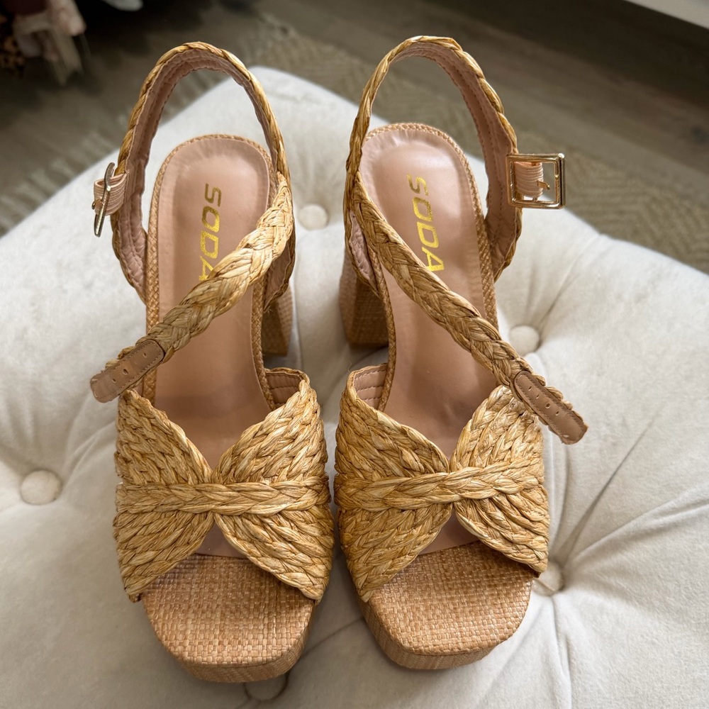 Women’s platform wedge NEW! Size 6.5